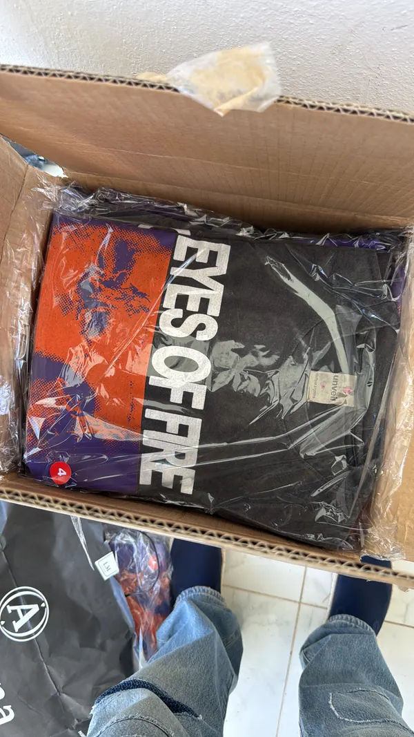 Remeras estampadas embolsadas en caja, pedido listo para enviar