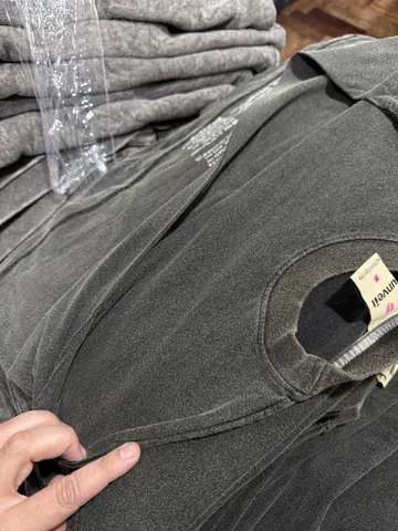 Control de calidad de la estampa en un buzo