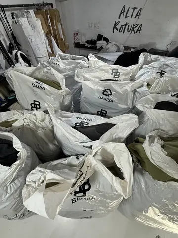 Pedidos embolsados listos para entregar
